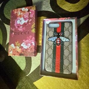 GucciBeige/Ebony GG Supreme Bee Canvas iPhone 8 Case